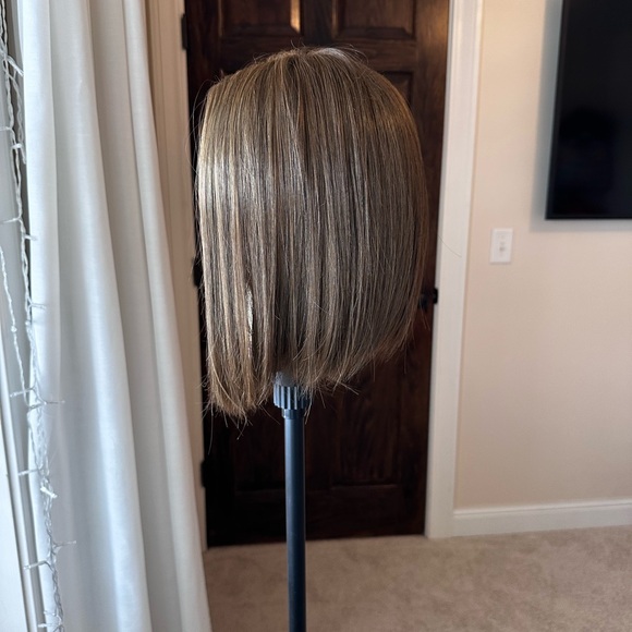 Raquel Welch Upstage Women's Wig - Picture 7 of 7